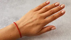 Italská tradice: Co znamená červený provázek na zápěstí